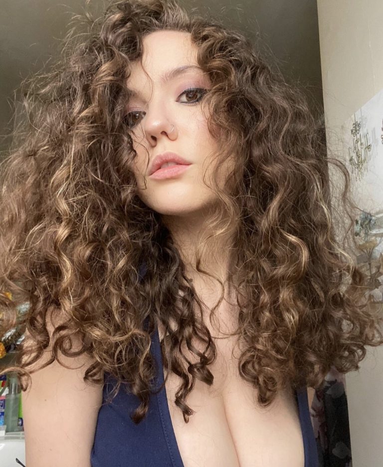 Laura Earnesty - Busty Curly Hair Girl Nudes - Fapdungeon