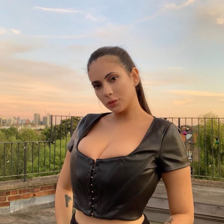 Sannatorr Big tits brunette Page 2 of 5 Fapdungeon