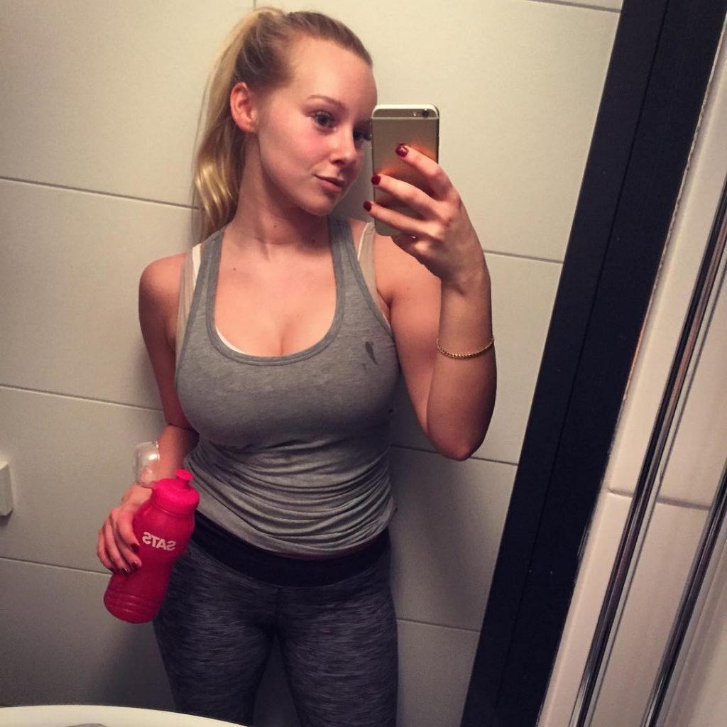 Elin Hakanson Busty blond Fapdungeon