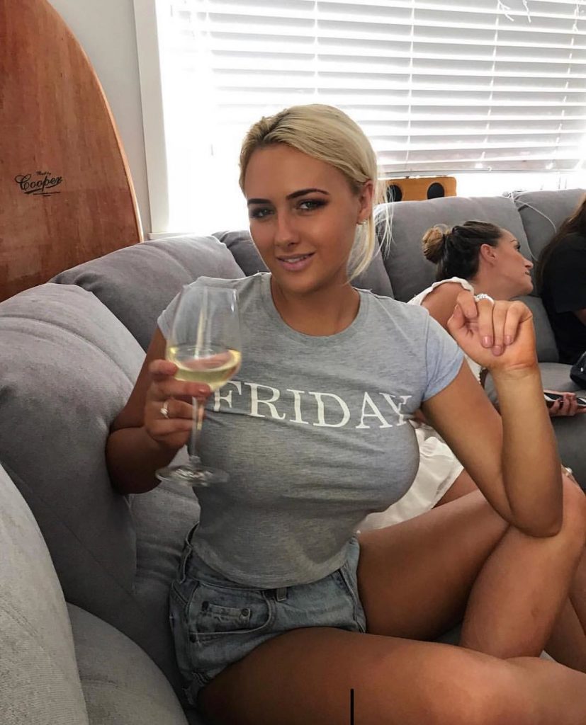 Holly Daze Coffey - Busty Thick Model - Fapdungeon