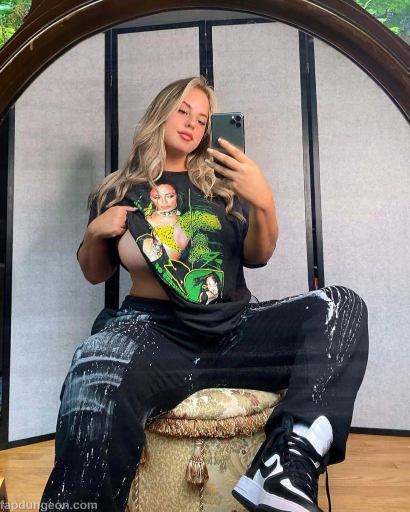 Changoodie - Thick Busty Model - Fapdungeon