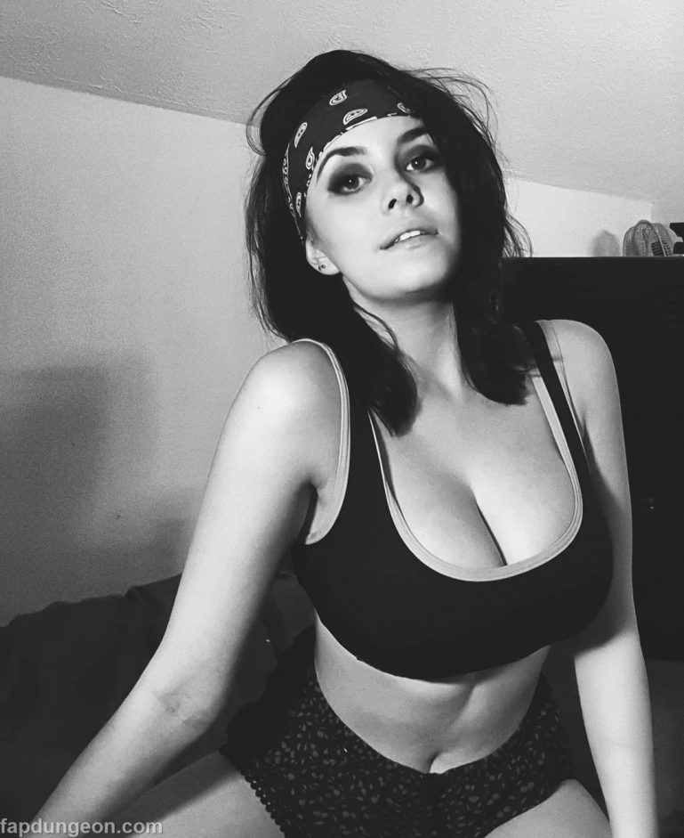 Soheila Clifford Huge Tits Brunette Fapdungeon