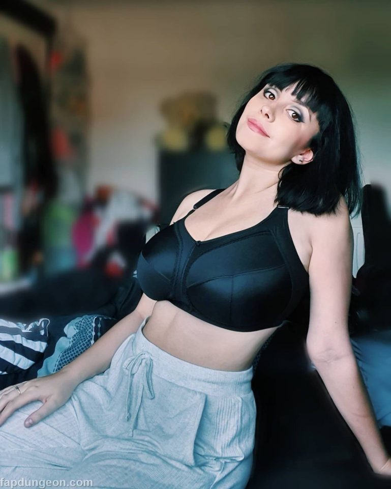 Soheila Clifford Huge Tits Brunette Fapdungeon