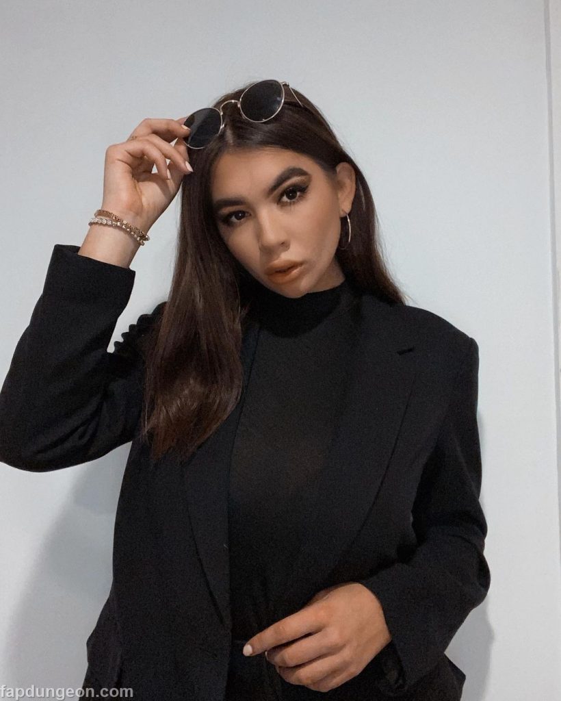 Annaartsv - Big Boobs Brunette - Fapdungeon