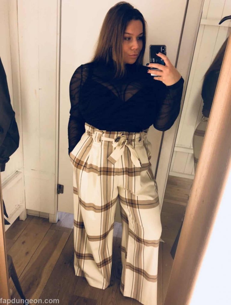 Mcuperin - Huge Boobs Thick Girl Onlyfans Nudes - Page 3 of 3 - Fapdungeon