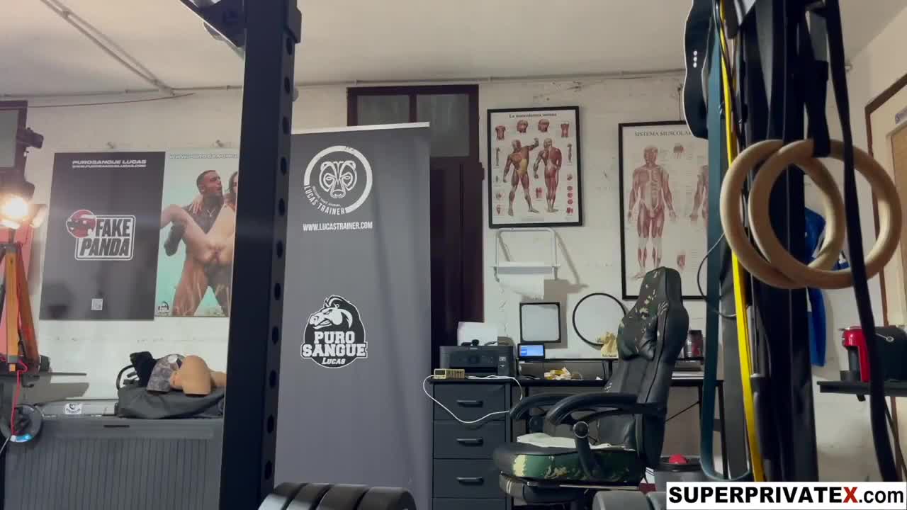 Emiri Momota Rough Fucked At The Gym