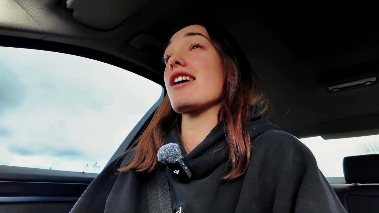 CheekyMZ Makes Her Pussy Cum In The Car