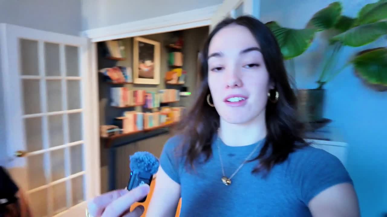 CheekyMZ Rubs Her Pussy On The Rooftop