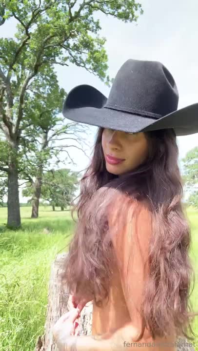 Fernanda Mota Farhat Masturbates Outdoors