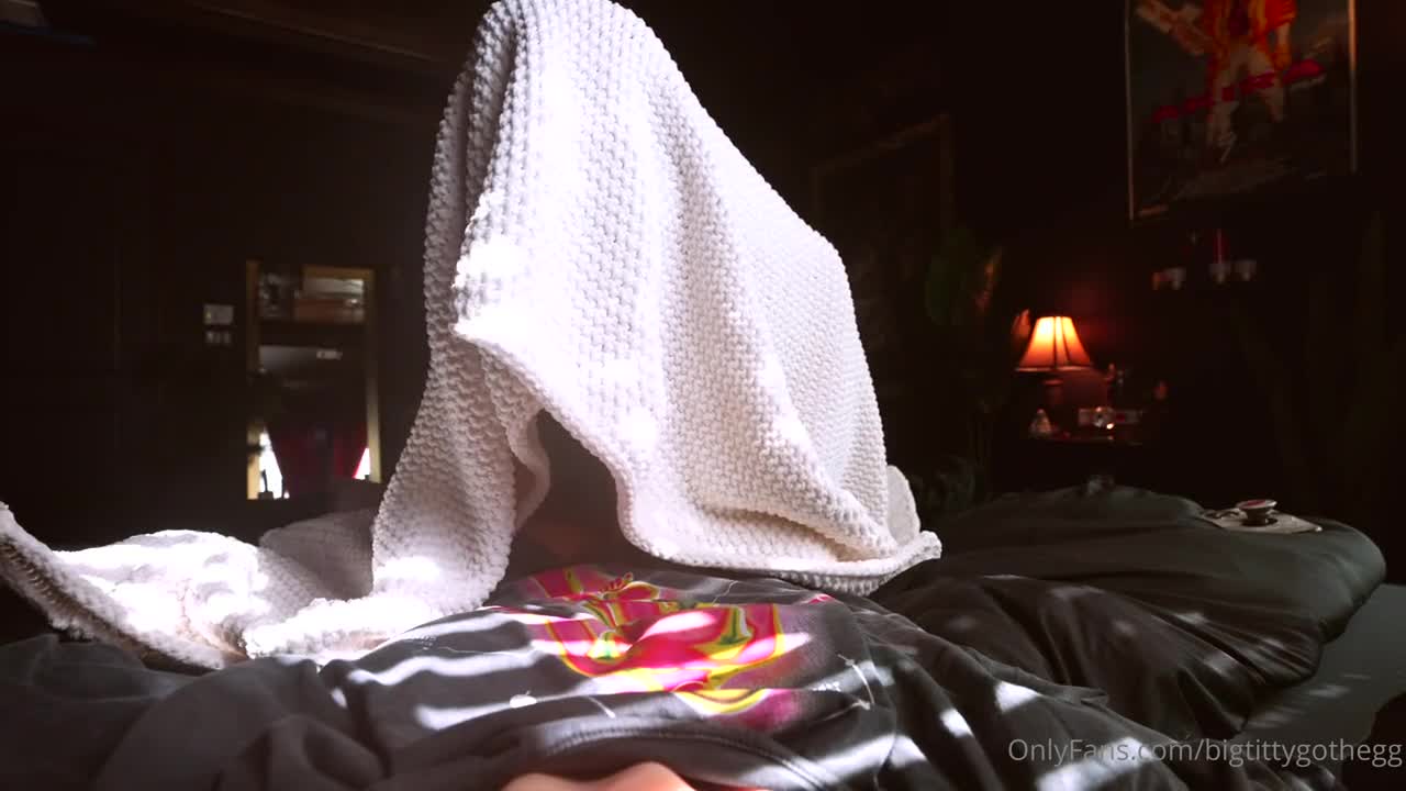 BigTittyGothEgg Satisfies Her Fantasy