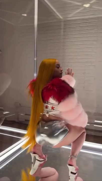 Ass Shake Seduction With Ice Spice