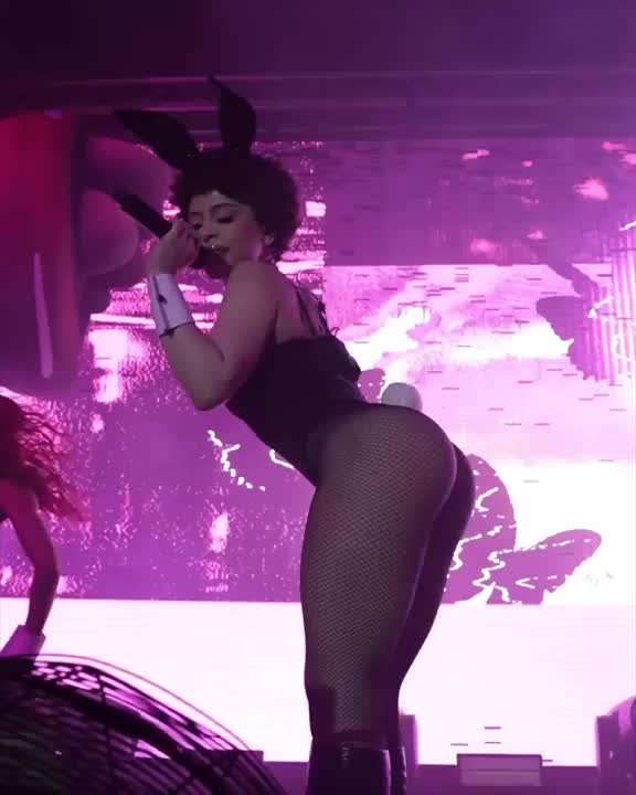 Big Ass Bunny Ice Spice Sings on Stage