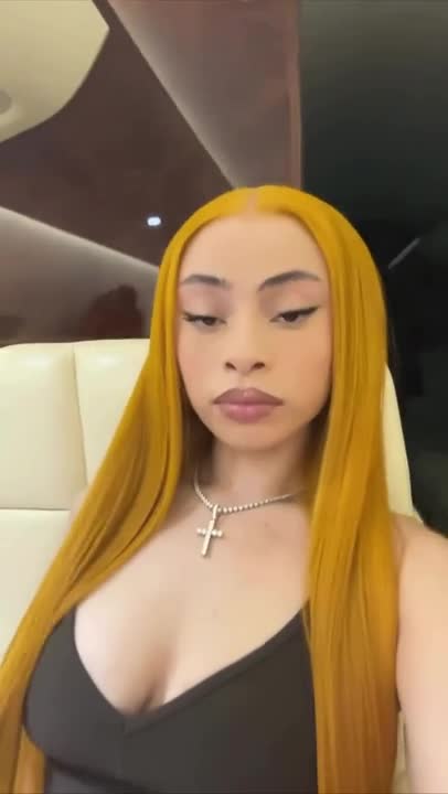 Blonde Ice Spice Showing Her Sexy Dress