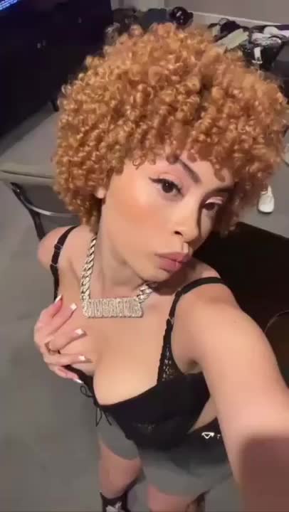 Ice Spice Films Her Ass Shake From The Top