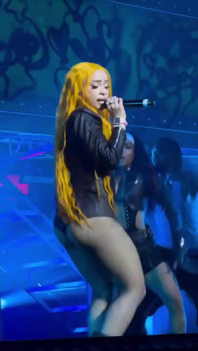 Ice Spice Loves To Twerk On The Stage