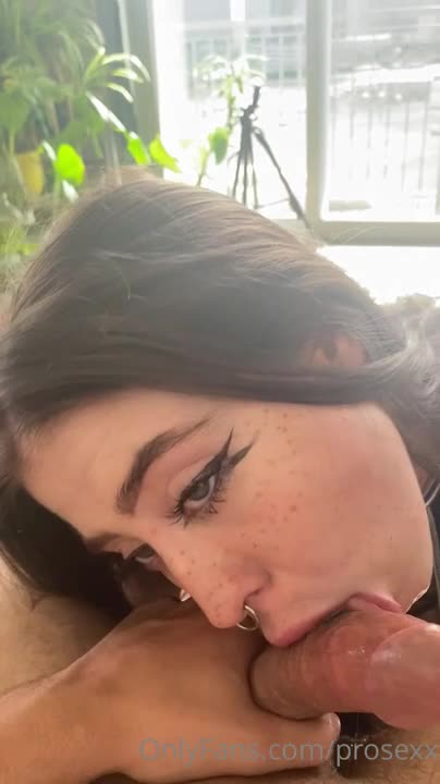 Jewish Girl Rosie Rider In Cute Outfit Gives Sloppy Blowjob