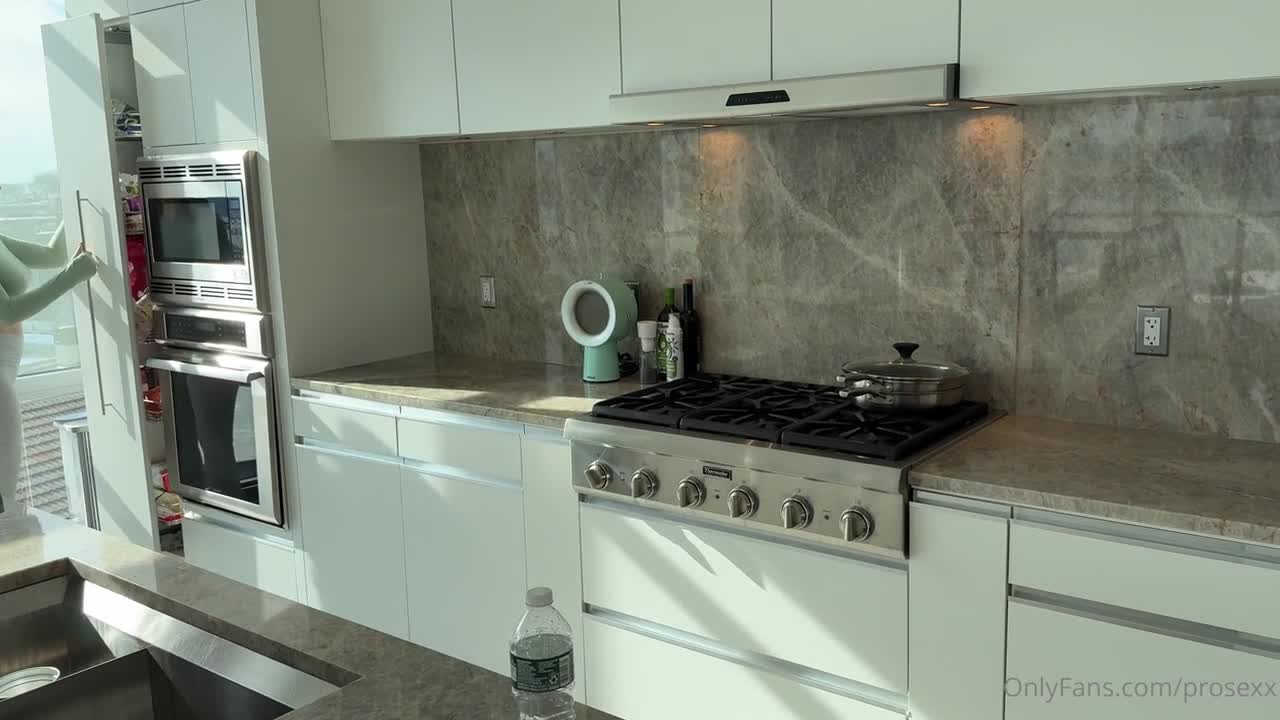 Rosie Rider Lets Her Friend Smash Her Pussy