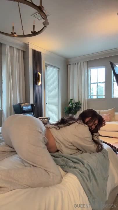 Victoria Queen Strips Until Her Pussy Shows